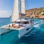 découvrez la beauté de la crète à bord d'un catamaran avec christal sailing. vivez des croisières authentiques alliant confort, aventure et paysages époustouflants.