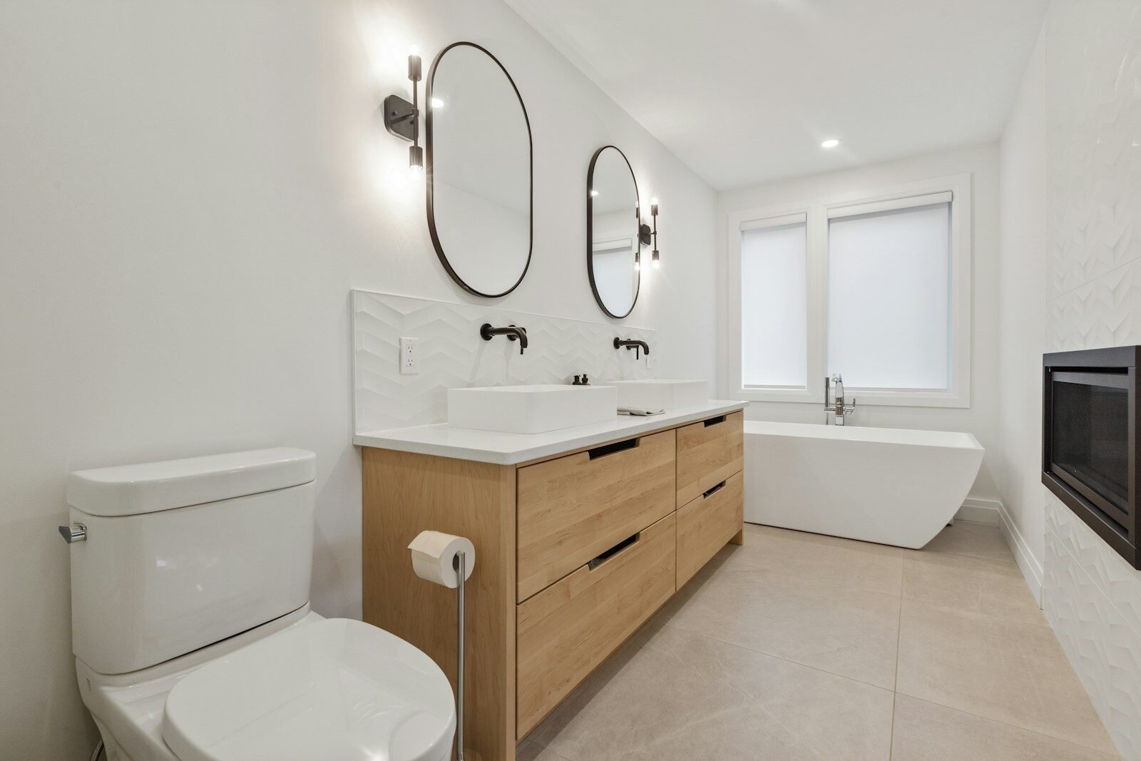 Comment choisir les bons meubles pour les petites salles de bain étroites